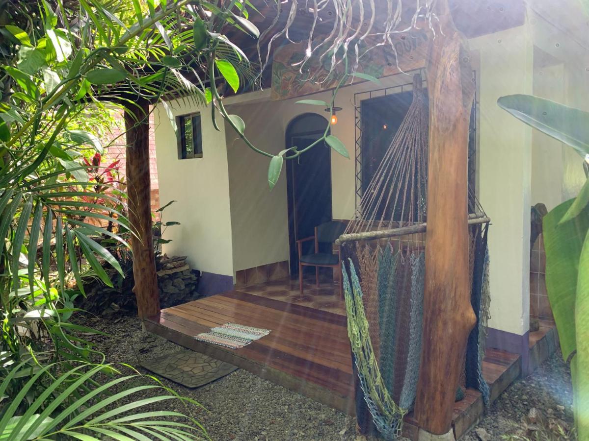 Cabinas Tito Cahuita Dış mekan fotoğraf