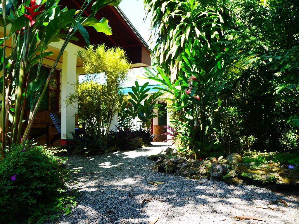 Cabinas Tito Cahuita Dış mekan fotoğraf